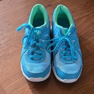 Like New Youth Nike Sbeakers